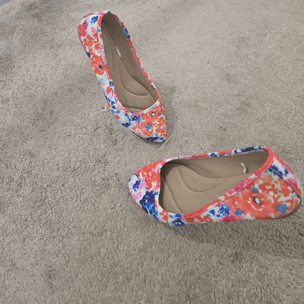 SO Authentic American Heritage Memory Foam Flats. Size 8.5. Preowned.